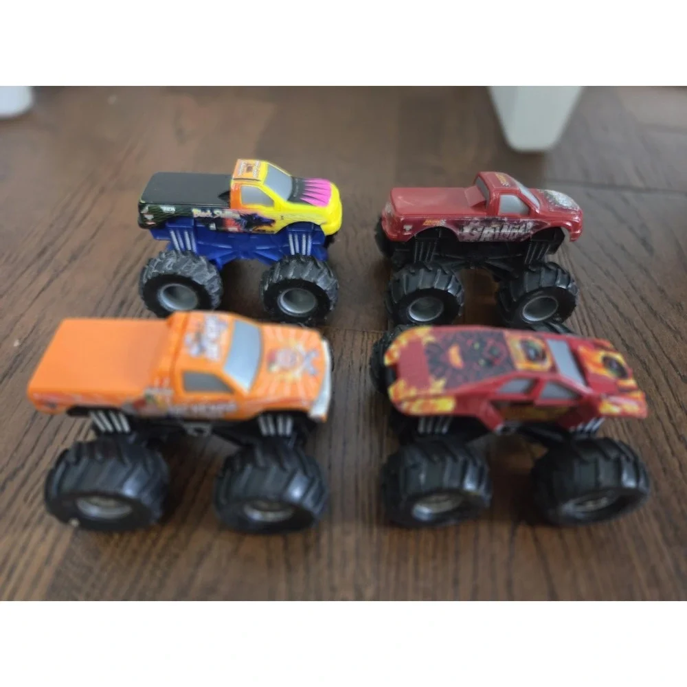 HOT Wheels Monster Jam Rev Tredz Trucks 4 Pc Lot Grinder Maximum Destruction Red